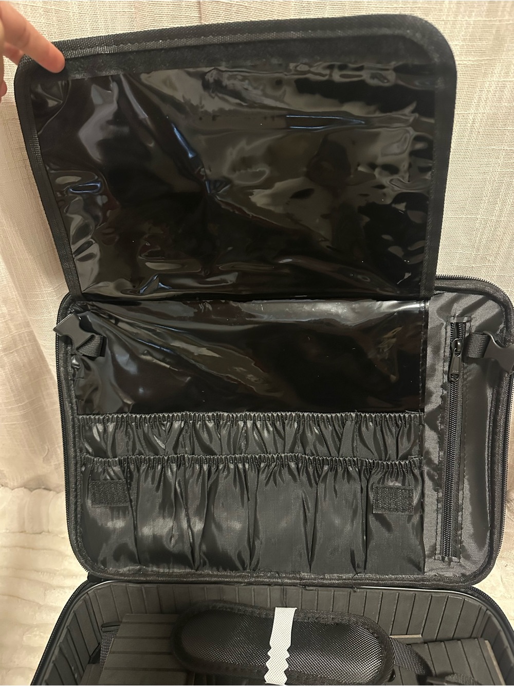 Relabel Makeup Case Travel Bag - Picture 7 of 12
